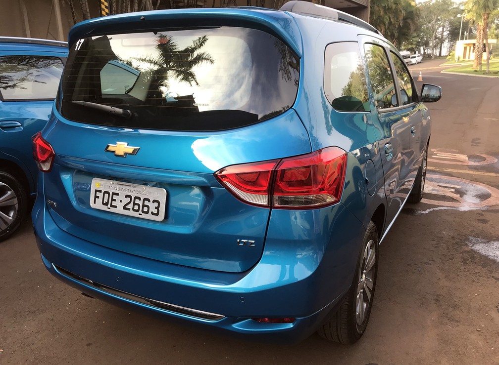 Chevrolet Spin ganhou lanternas que invadem a tampa do porta-malas — Foto: André Paixão/G1