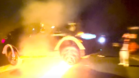 BMW X2 viraliza ao decolar na rua em que Youtuber destruiu Tesla após salto desastrado