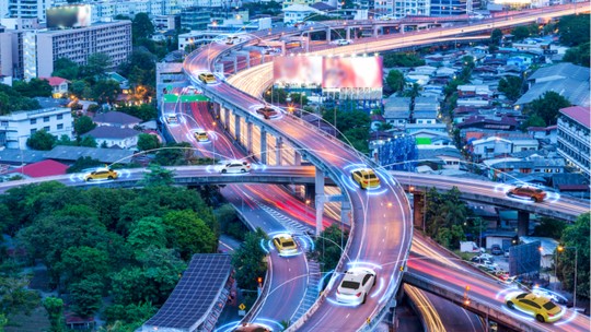 Carros conectados no 5G: rede irá reduzir o trânsito e acidentes, mas há riscos e preocupações