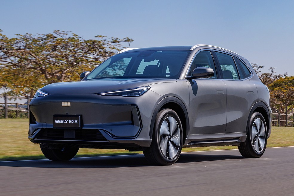 Geely EX5 está à venda em duas versões no Brasil: Pro (R$ 205.800) e Max (R$ 225.800) — Foto: Divulgação