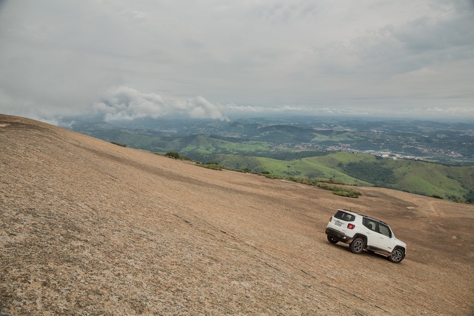 Comparativo: Honda HR-V enfrenta Jeep Renegade