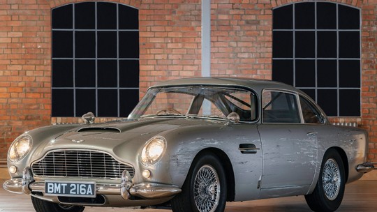 Aston Martin "fake" usado em filme de "007" é vendido pelo equivalente a R$ 17 milhões
