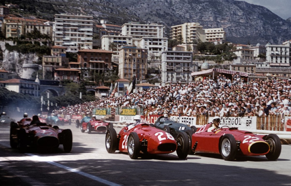 La Formule 1 a remporté le quatrième championnat de Fangio en 1956 et Ferrari a gagné avec une voiture Lancia |  Sport automobile