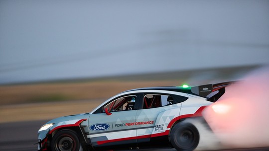 Ford Mustang Mach-E ganha conceito com 7 motores elétricos e 1.419 cavalos de potência