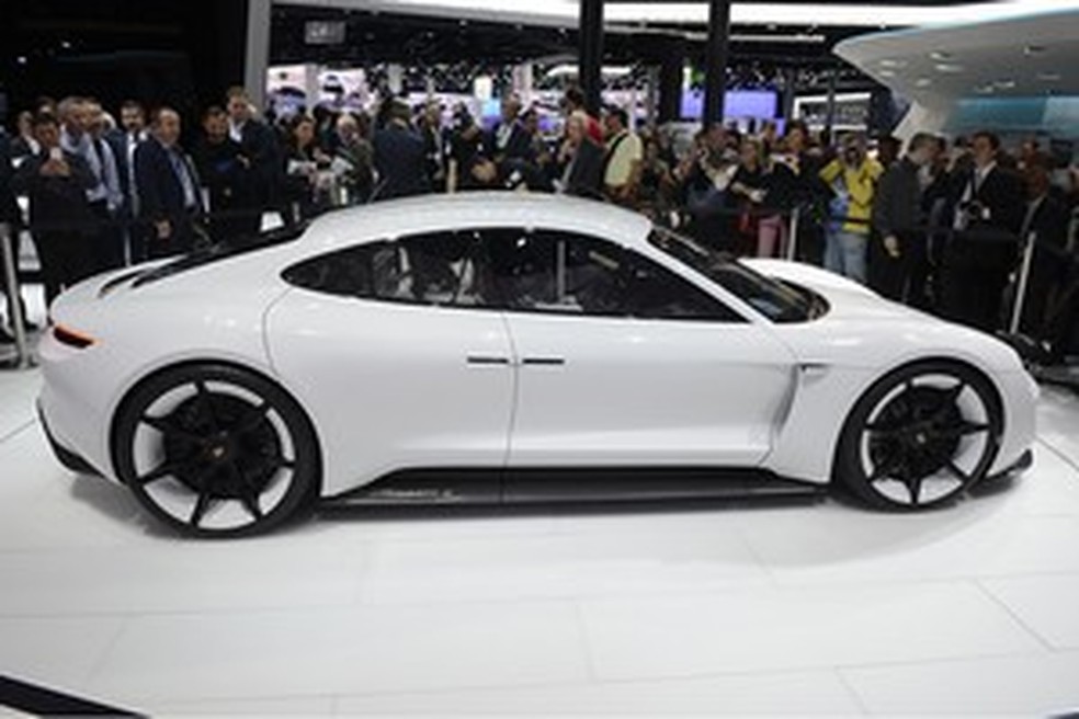 Porsche Mission E em Frankfurt (Foto: Newspress) — Foto: Auto Esporte