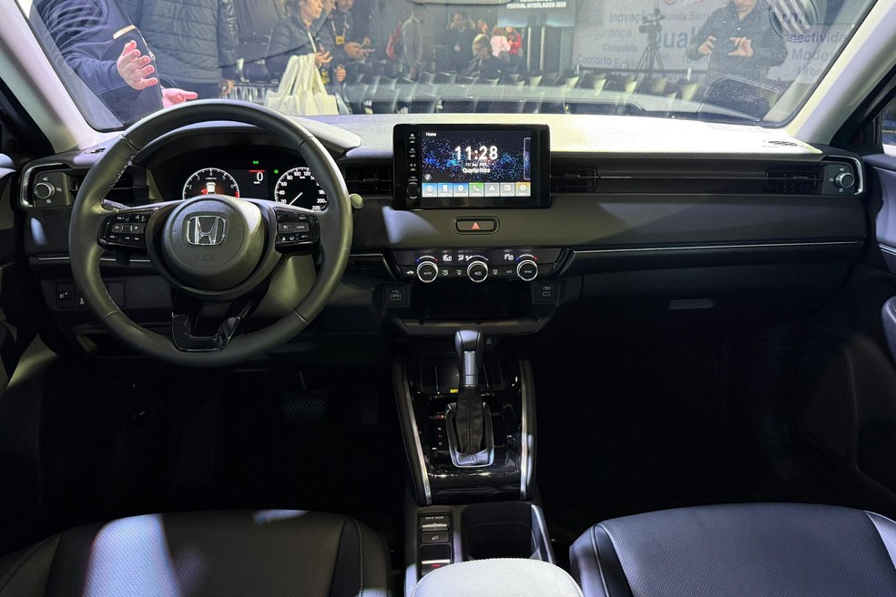 Honda HR-V 2026 tem mudanças sutis no painel  — Foto: Cauê Lira/Autoesporte