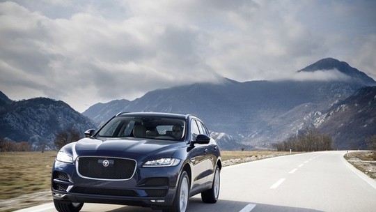 Jaguar F-Pace ganha motor 2.0 gasolina na linha 2018