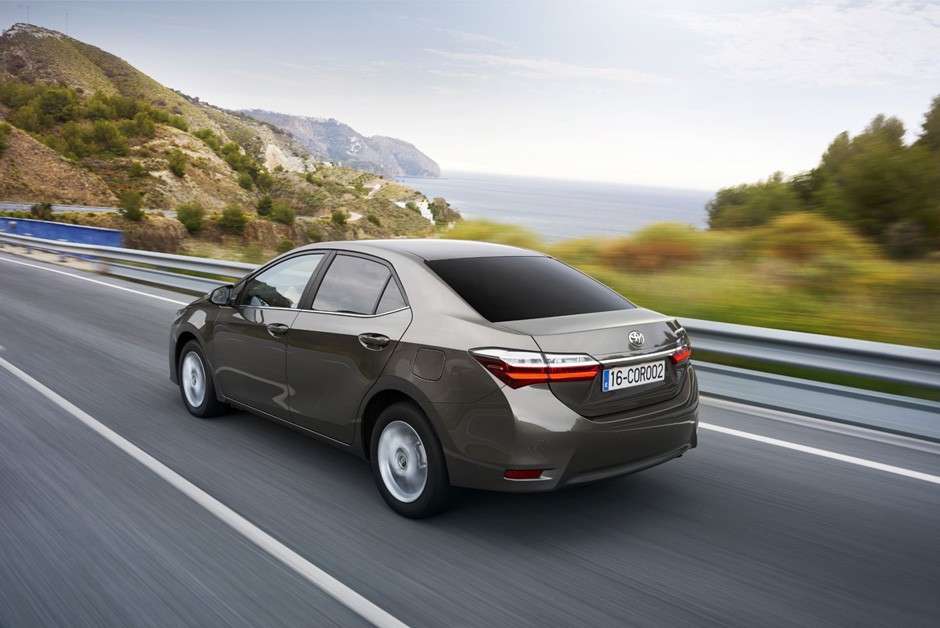 Toyota revela Corolla reestilizado na Europa