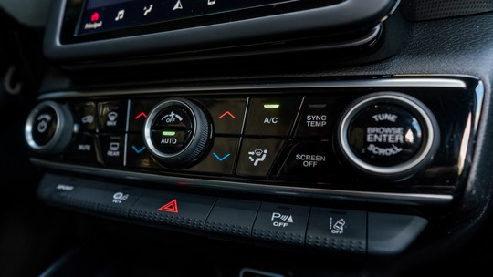 Ar-condicionado no máximo aumenta o consumo de combustível do carro?