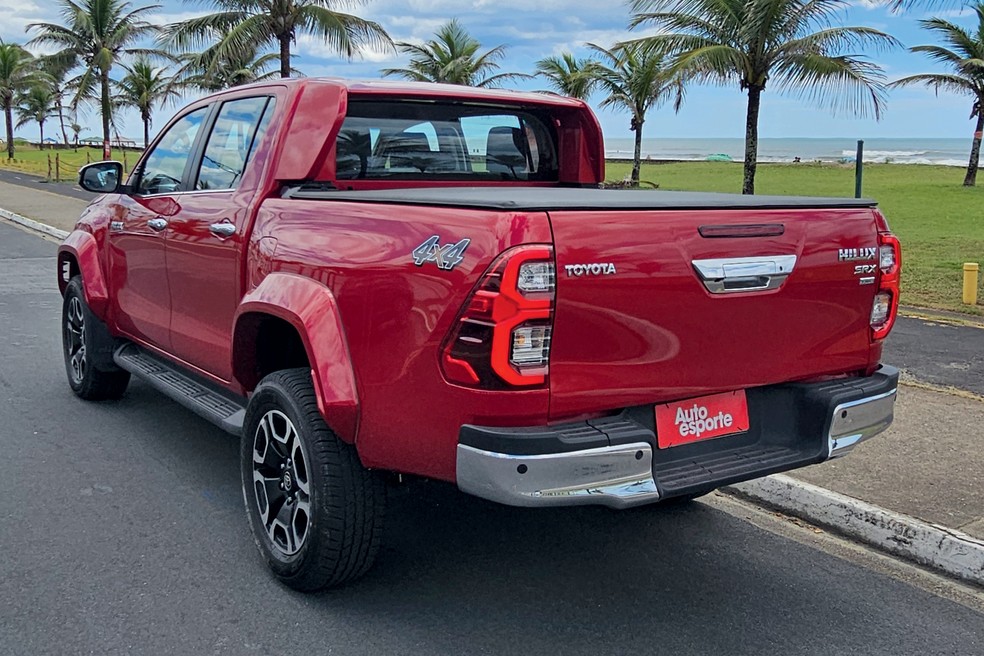  Hilux SRX Plus é a versão topo de linha da picape média no Brasil — Foto: Jady Peroni/Auto News Brasil