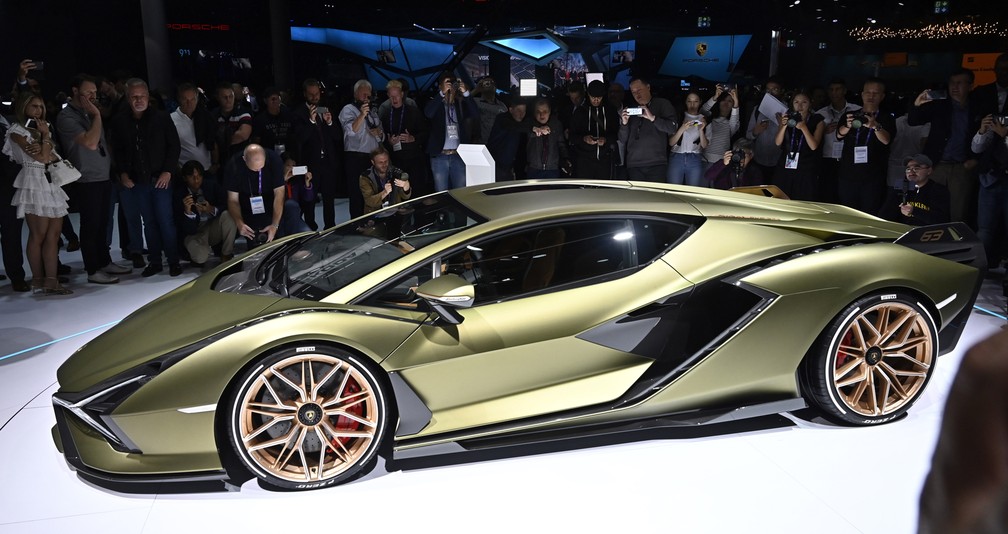 Lamborghini Sián, primeiro híbrido da marca italiana — Foto: Tobias Schwarz/AFP