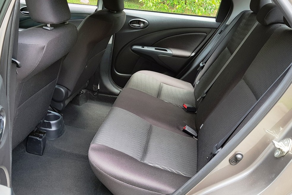 Todas as posições com cinto de três pontos, encosto de cabeça e assoalho quase plano (Foto: Ulisses Cavalcante) — Foto: Auto Esporte