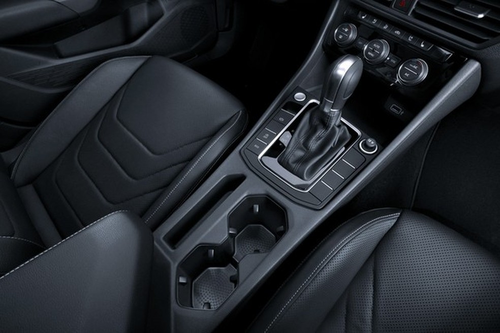 Sedã chegará apenas com o câmbio automático Tiptronic (Foto: Divulgação) — Foto: Auto Esporte