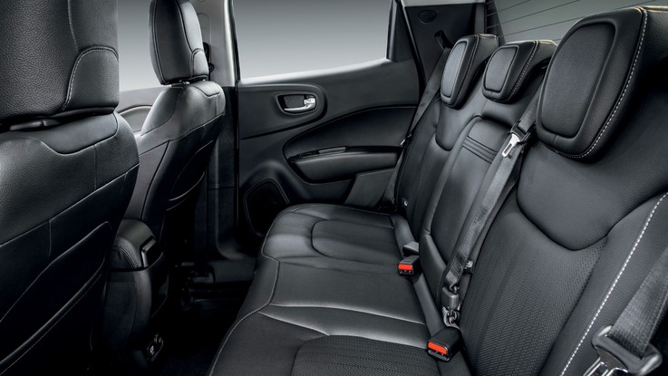Fiat Toro Freedom - O espaço traseiro é bom com os quase 3 metros de entre-eixos