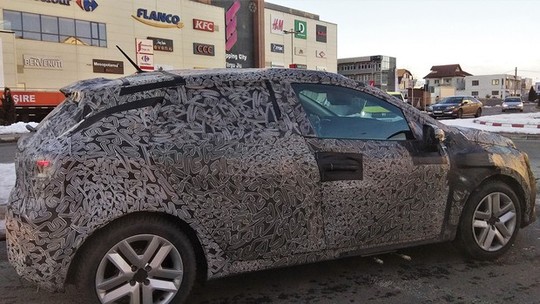 Flagra: novo Renault Sandero é fotografado e chega até 2021