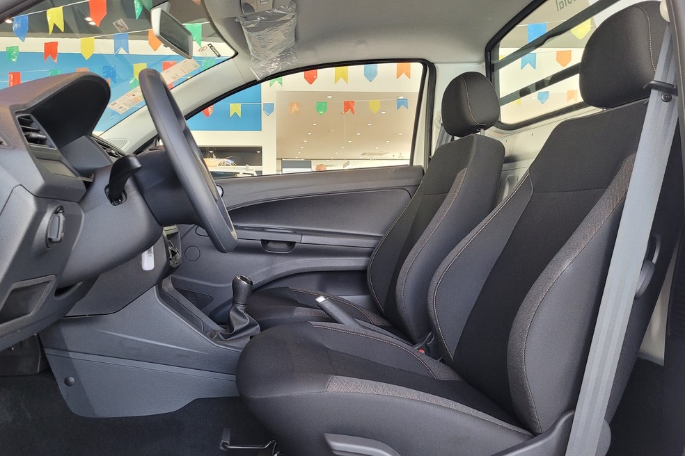 Cabine se destaca pela ergonomia, mas posição de dirigir é alta — Foto: Lucas Cardoso/Auto News Brasil