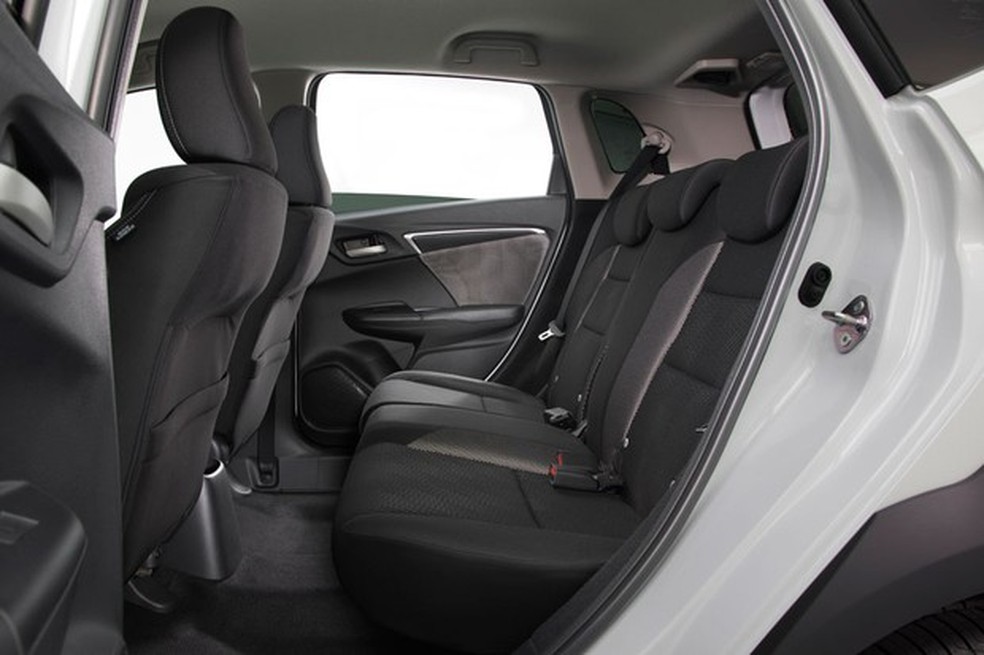 Mesmo sem assoalho plano, o espaço do WR-V é ótimo atrás (Foto: Caio Matos/Divulgação) — Foto: Auto Esporte