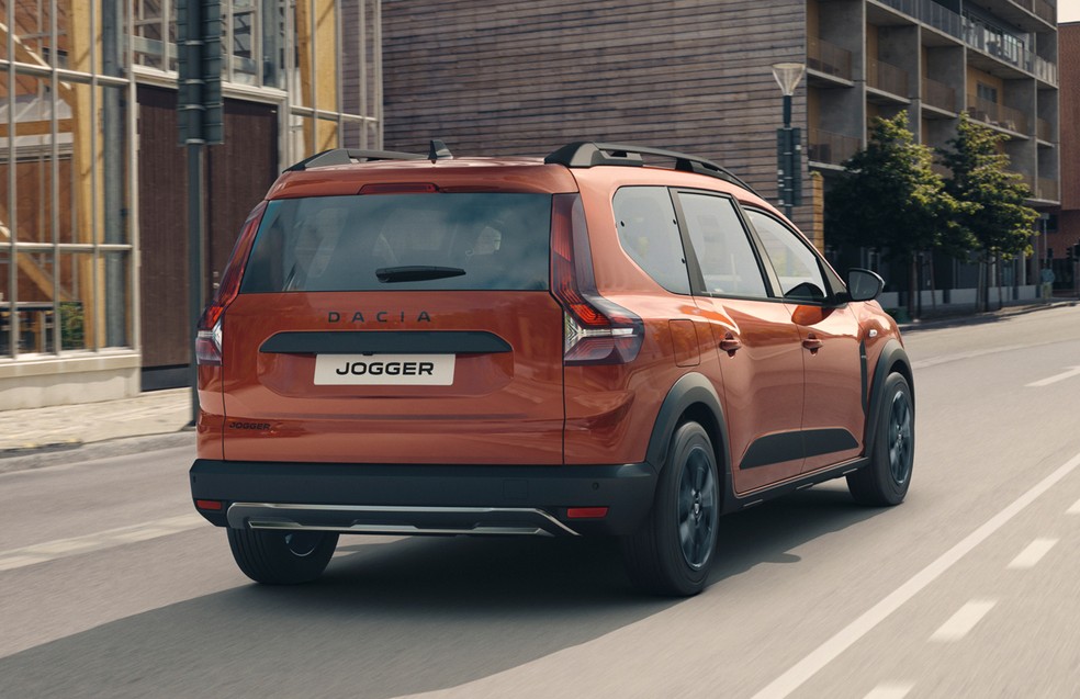 Lanternas da Dacia Jogger lembram as dos SUVs da Volvo — Foto: Divulgação