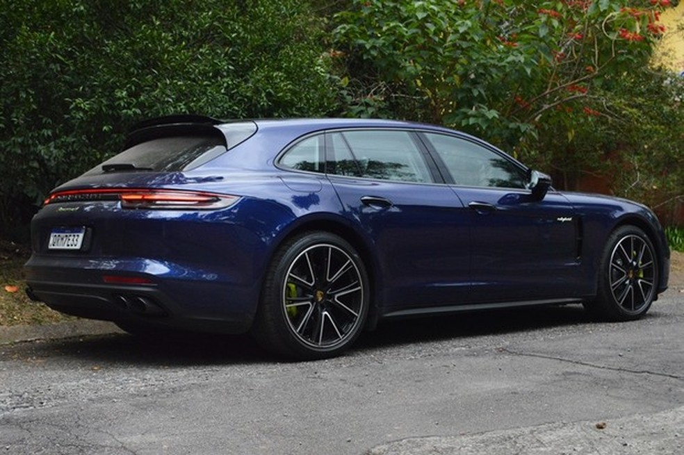 Perua tem mais de 5 metros de comprimento (Foto: André Schaun/Auto News Brasil ) — Foto: Auto Esporte