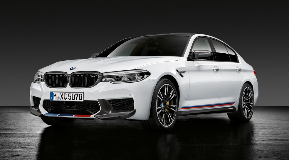 BMW M5 com acessórios da M Performance — Foto: Divulgação