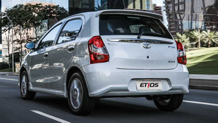 Toyota Etios usado traseira