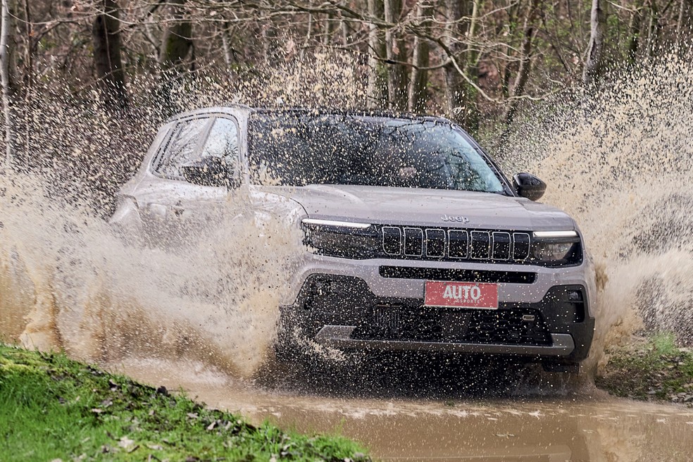 O Avenger é um Jeep que tem muito pouco de jipe — com tração dianteira, só encara off-road de leve — Foto: Divulgação