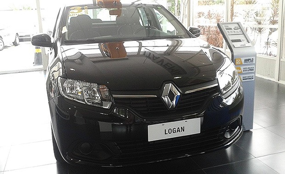 Renault Logan nas lojas (Foto: Tereza Consiglio/Auto News Brasil) — Foto: Auto Esporte
