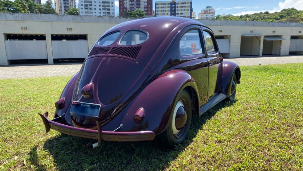 Volkswagen Fusca 1949 ainda trazia a janela traseira bipartida — Foto: Reprodução/Acervo Pessoal