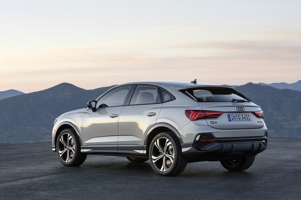 O estilo cupê é realçado pelo teto de caimento mais acentuado (Foto: Divulgação) — Foto: Auto Esporte