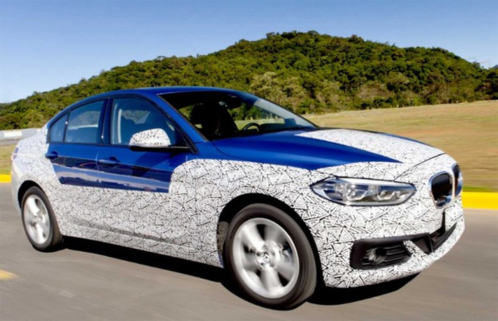 BMW Série 1 sedã agora roda bem disfarçado (Foto: Divulgação) — Foto: Auto Esporte