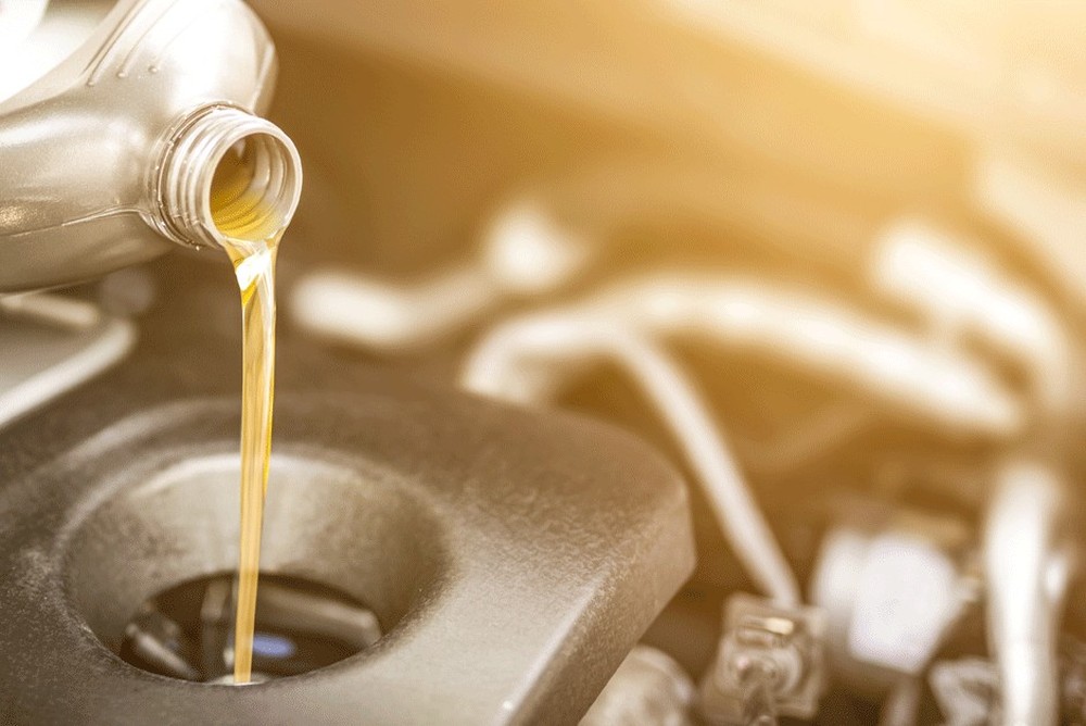Vai trocar o óleo do motor? Saiba como escolher o lubrificante certo