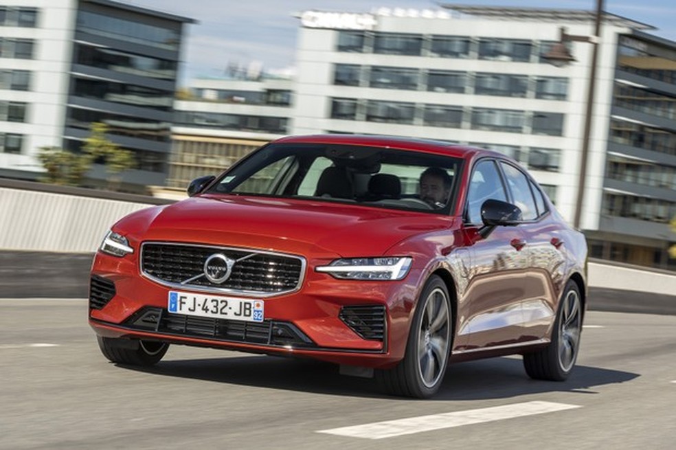 Volvo S60 T8 bateu até o BMW 330i M Sport (Foto: Divulgação) — Foto: Auto Esporte