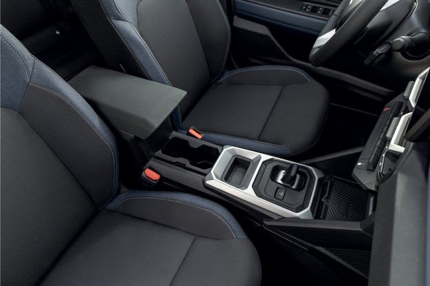 Dacia Duster Hybrid 140 - Alavanca de câmbio é a mesma do Renault Kardian feito no Brasil