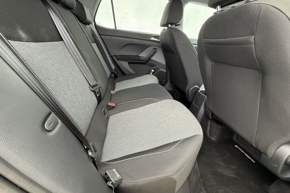 Volkswagen T-Cross Sense 2026 - banco traseiro — Foto: André Schaun/Auto News Brasil