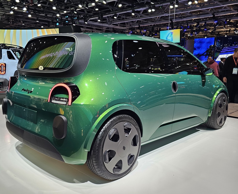 Renault Twingo E-Tech traz visual modernizado do Twingo original — Foto: André Schaun/Auto News Brasil