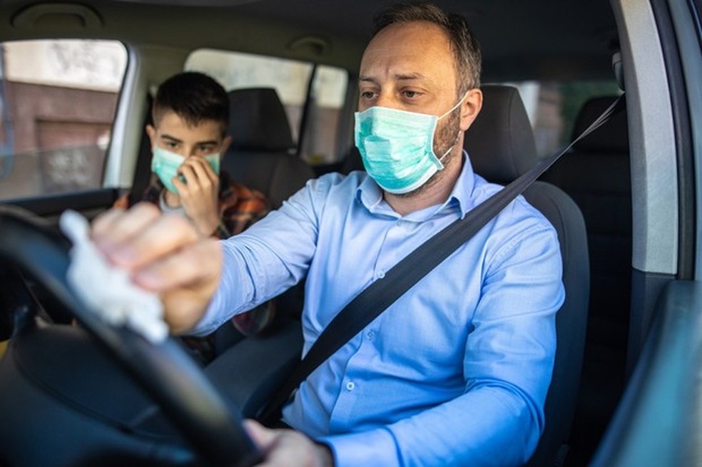 Higienização da cabine é importante atualmente para evitar transmissão (Foto: Getty Images) — Foto: Auto Esporte
