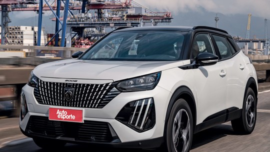 Teste: Peugeot 2008 2026 é mais econômico com sistema híbrido? Comparamos