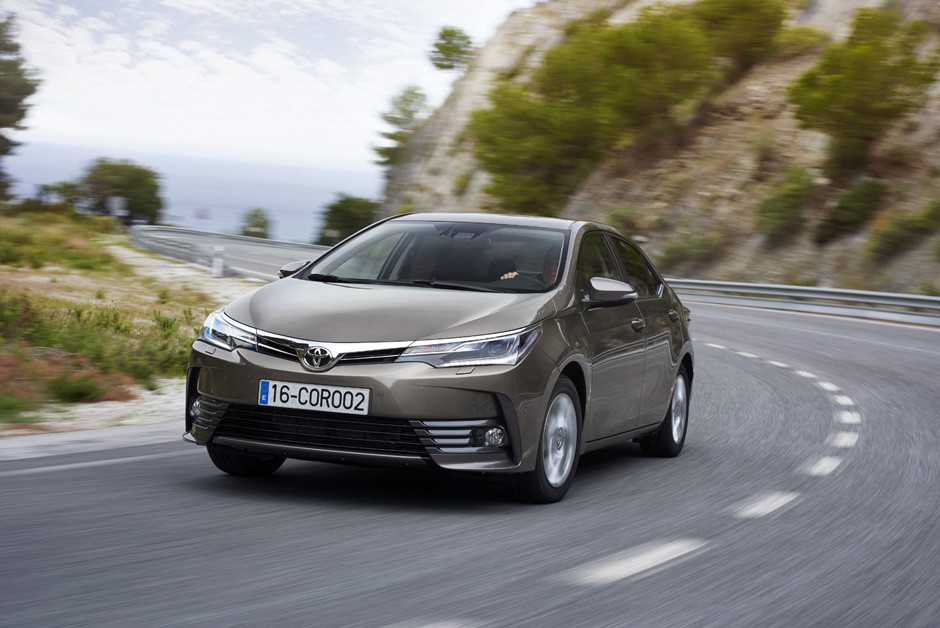 Toyota revela Corolla reestilizado na Europa