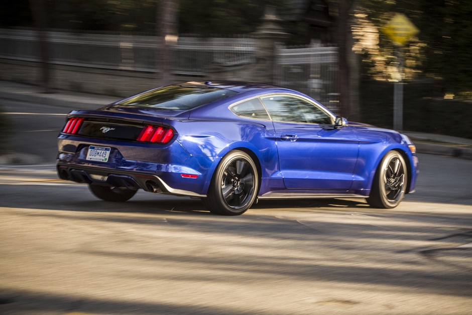 Ford Mustang X BMW Série 4