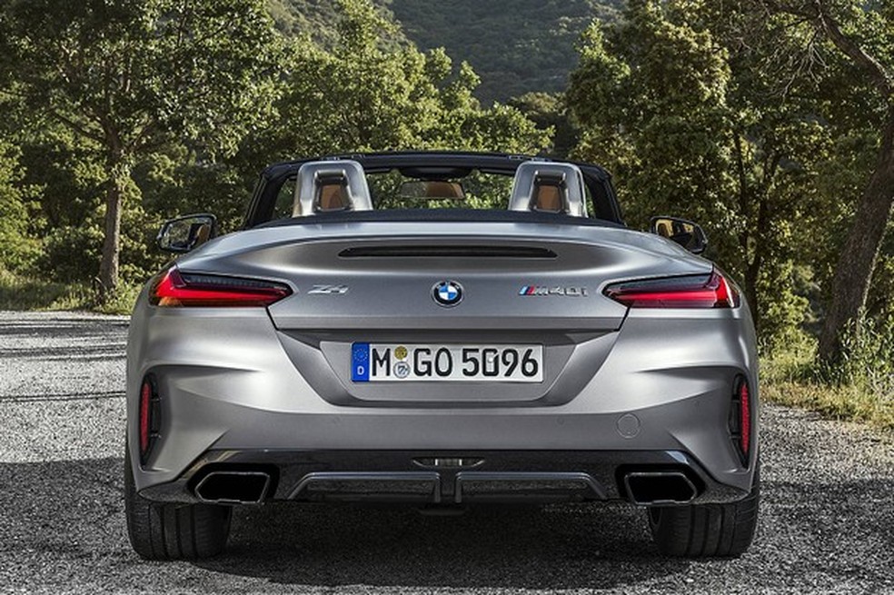 Novo BMW Z4 M40i é lançado por R$ 384.950 com novidade no cofre do motor