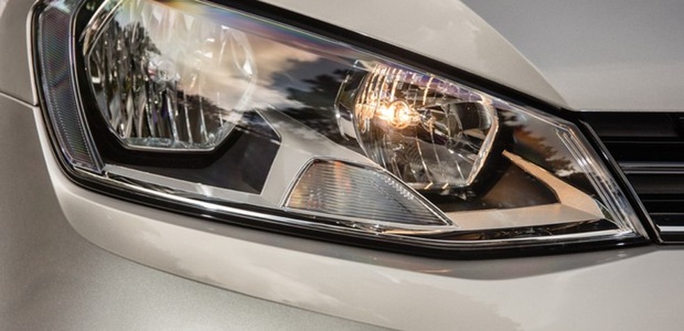 Farol do Volkswagen Golf 1.6 nacional (Foto: Marcos Camargo / Auto News Brasil) — Foto: Auto Esporte