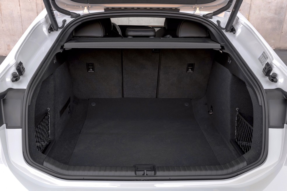 Audi A6 e-tron Sportback tem 502 litros de capacidade no porta-malas  — Foto: Divulgação