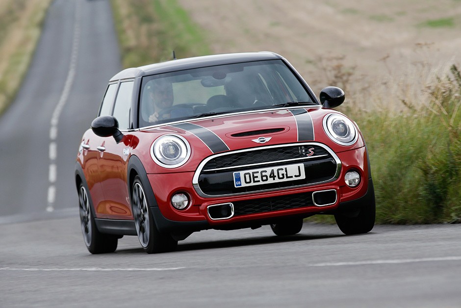 Mini Cooper com cinco portas