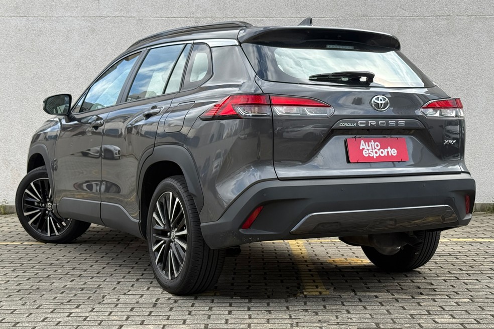 Campeão em liquidez, Toyota Corolla Cross XRX valoriza 2% em um ano — Foto: André Paixão/Auto News Brasil