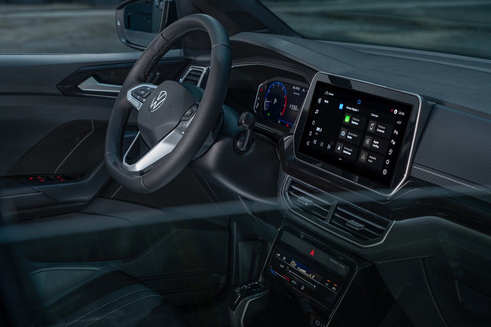 Mesmo dentro da garantia, clientes que compraram Volkswagen T-Cross alegam a impossibilidade de conexão ao Android Auto da central multimídia — Foto: autoesporte