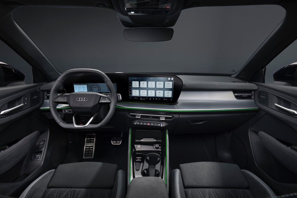 Console central está maior e seletor de marchas agora fica ao lado da direção — Foto: Audi/Divulgação