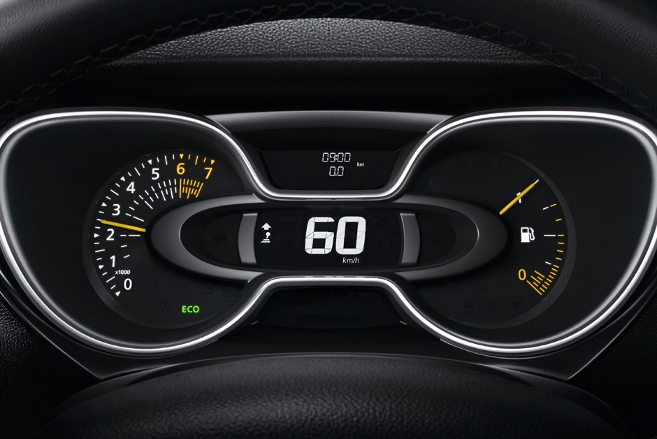 Já o quadro de instrumentos tem desenho ligeiramente mais moderno do que a linha atual da Renault do Brasil