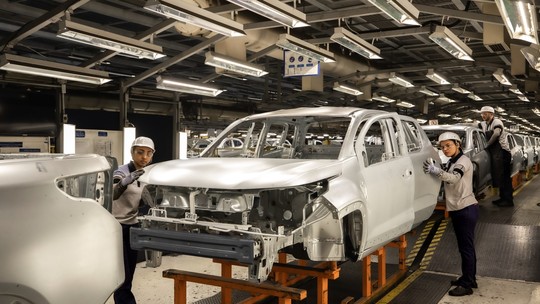 Dona da Fiat contrata 1.500 para fazer Grande Panda e Jeep Avenger no Brasil