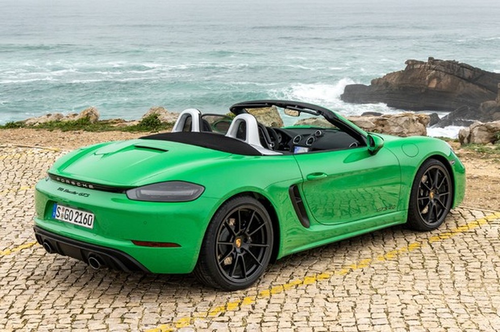 Poucos carros poderiam chamar mais atenção em Cascais (Foto: Divulgação) — Foto: Auto Esporte