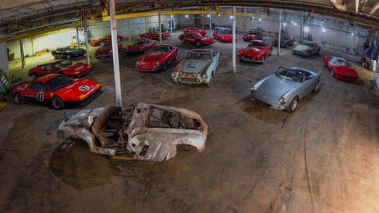 Coleção de Ferrari raríssimas que sobreviveu a furacão será leiloada